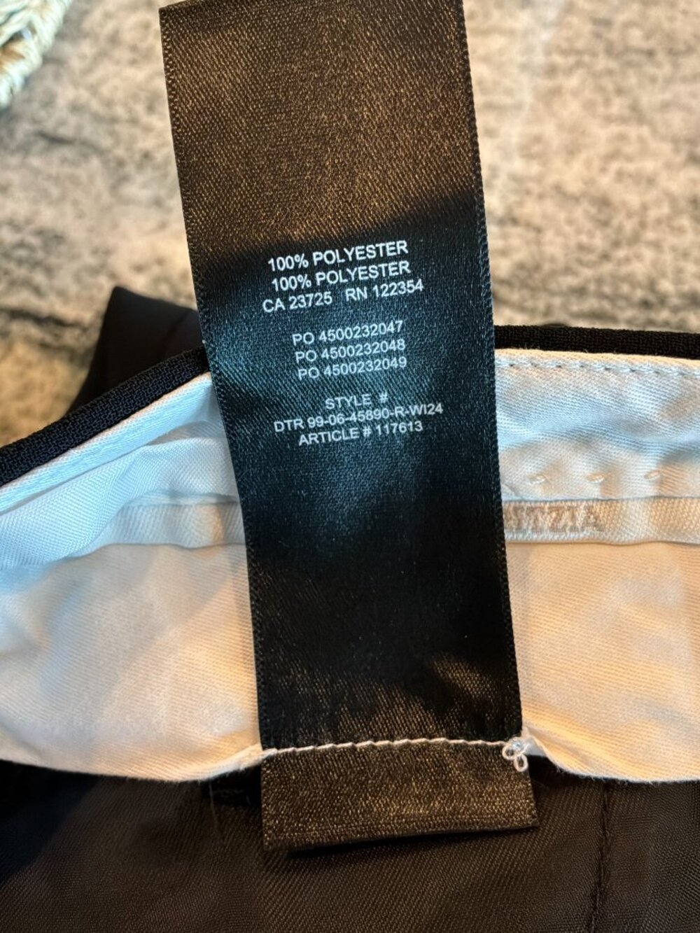 Aritzia The Effortless women's Pant crepette black pleated size 4 - Picture 9 of 9